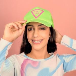 TRUCKER CEDA EL VASO